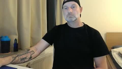 Snapshot of curman85 chatting on October 5, 10:39 pm Curman85 online show from October 5, 10:39 pm