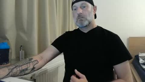 Snapshot of curman85 chatting on December 22, 12:07 am Curman85 online show from December 22, 12:07 am