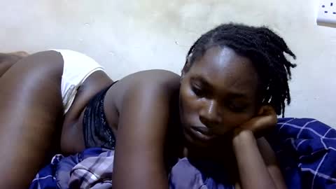 curvy_queen12 online show from June 14, 2:24 am