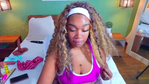 Danna online show from April 4, 1:18 pm