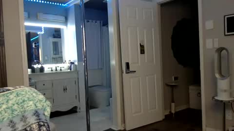 Snapshot of curvyfunlover chatting on October 28, 10:49 am curvyfunlover online show from October 28, 10:49 am