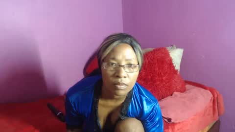 Snapshot of curvypear76x chatting on February 4, 9:07 am curvypear76x online show from February 4, 9:07 am