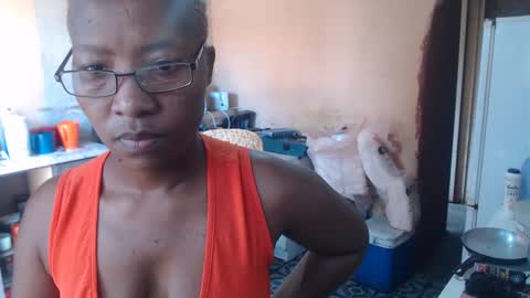 Snapshot of curvypear76x chatting on December 4, 7:11 am curvypear76x online show from December 4, 7:11 am
