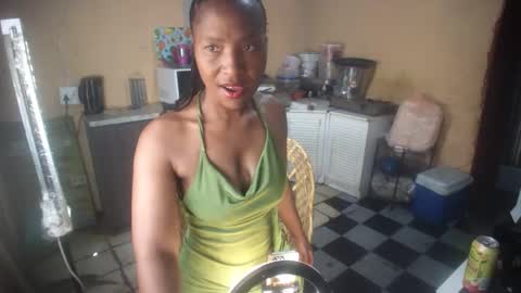 Snapshot of curvypear76x chatting on October 7, 9:16 am curvypear76x online show from October 7, 9:16 am
