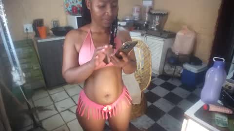 Snapshot of curvypear76x chatting on October 3, 11:18 am curvypear76x online show from October 3, 11:18 am