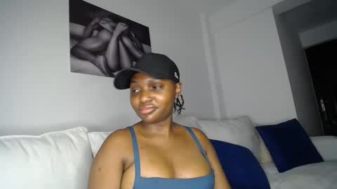 Snapshot of cute_ass18 chatting on February 14, 12:30 am Liya online show from February 14, 12:30 am