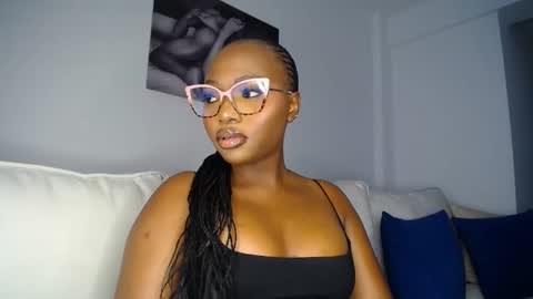 Snapshot of cute_ass18 chatting on February 18, 9:54 am Liya online show from February 18, 9:54 am