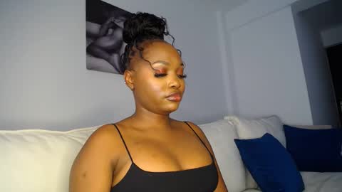 Snapshot of cute_ass18 chatting on March 2, 1:27 pm Liya online show from March 2, 1:27 pm