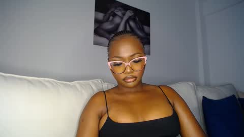 Snapshot of cute_ass18 chatting on February 18, 1:00 pm Liya online show from February 18, 1:00 pm