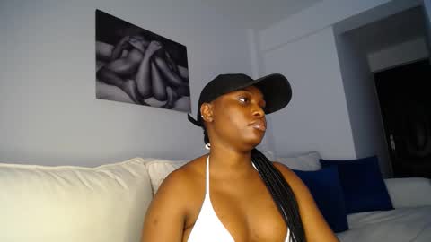 Snapshot of cute_ass18 chatting on February 26, 1:32 pm Liya online show from February 26, 1:32 pm
