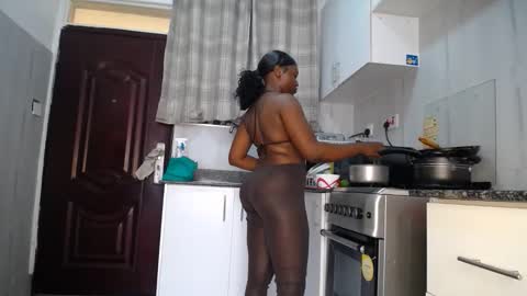 Snapshot of cute_ass18 chatting on September 13, 1:35 pm Liya online show from September 13, 1:35 pm