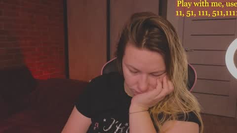 Snapshot of cute_darina chatting on February 6, 1:38 am Everyday stream in the same time online show from February 6, 1:38 am