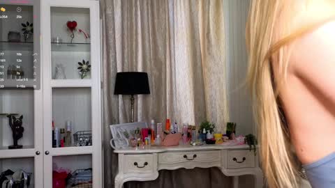 Anne online show from February 4, 7:12 am