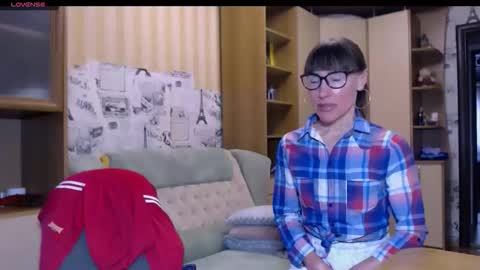 cute_lion_ online show from March 3, 1:18 pm