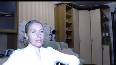 cute_lion_ online show from November 7, 4:42 pm