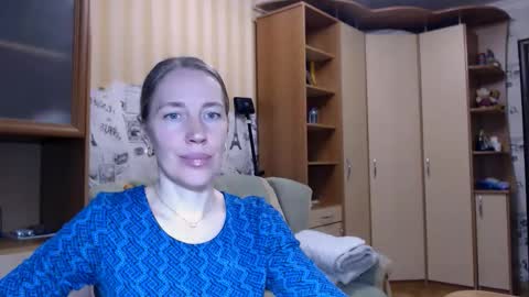 cute_lion_ online show from April 4, 8:38 pm