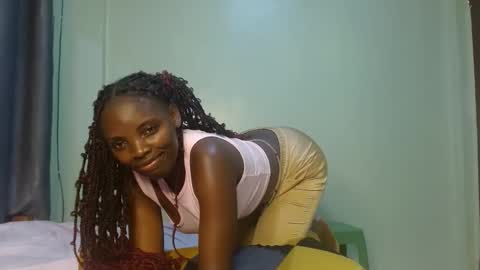 cute_lorna online show from April 14, 11:24 am