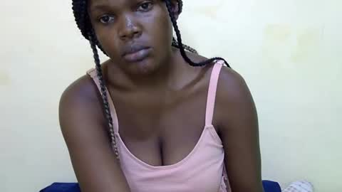 cute_roxie online show from December 7, 7:43 am