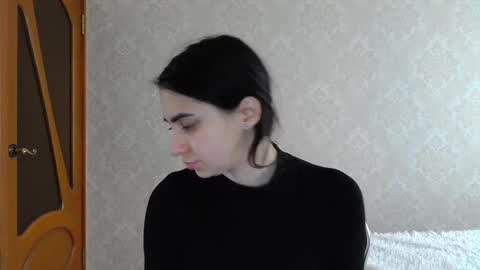Snapshot of cute_strawberry_ chatting on February 24, 7:33 am cute_strawberry_ online show from February 24, 7:33 am