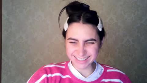 Snapshot of cute_strawberry_ chatting on October 16, 7:24 pm cute_strawberry_ online show from October 16, 7:24 pm