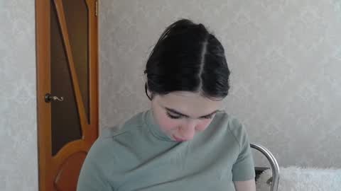 Snapshot of cute_strawberry_ chatting on February 8, 11:22 am cute_strawberry_ online show from February 8, 11:22 am