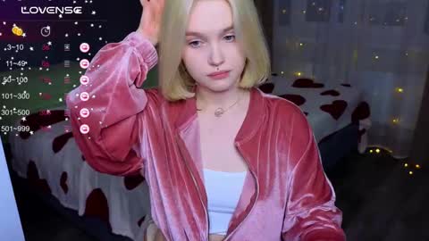 Snapshot of cute_summer_breathe chatting on March 6, 8:16 pm Sue online show from March 6, 8:16 pm