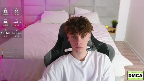 Snapshot of cute_thomas chatting on February 10, 11:34 pm Thomas - online show from February 10, 11:34 pm