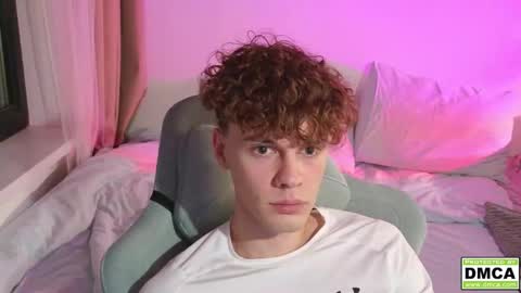 Snapshot of cute_thomas chatting on October 4, 10:07 pm Thomas - online show from October 4, 10:07 pm