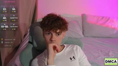 Snapshot of cute_thomas chatting on October 5, 10:17 pm Thomas - online show from October 5, 10:17 pm