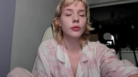 Snapshot of cuteasfuck_ chatting on October 4, 2:37 pm Amy online show from October 4, 2:37 pm