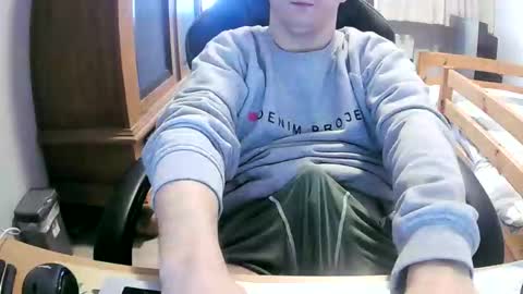 Cuteboy090 online show from April 16, 9:31 am