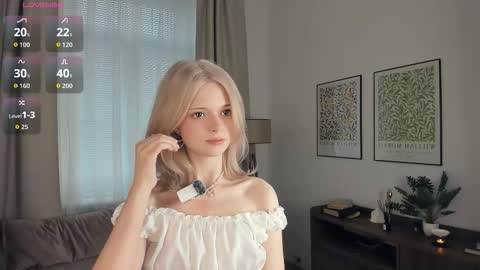 Snapshot of cutebrutality chatting on October 12, 8:29 am Alice online show from October 12, 8:29 am