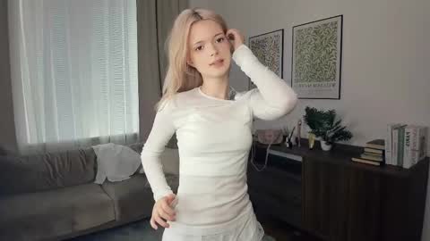 Snapshot of cutebrutality chatting on October 2, 9:30 am Alice online show from October 2, 9:30 am