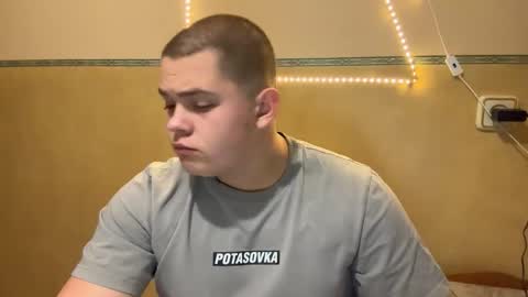 Snapshot of cutebutnaughty_ chatting on November 1, 7:46 pm Alex online show from November 1, 7:46 pm