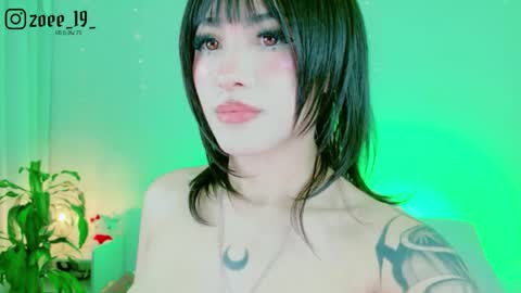 Zoe  online show from May 4, 4:30 am