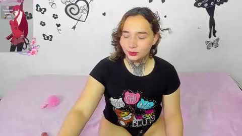 Snapshot of cutekat_ chatting on October 22, 6:05 am cutekat  online show from October 22, 6:05 am