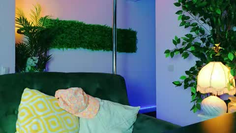 Snapshot of cuteness__girl chatting on September 17, 5:22 am Cuteness Girl online show from September 17, 5:22 am