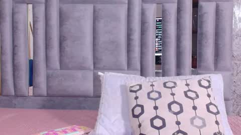 cutepetitee online show from October 25, 8:42 pm