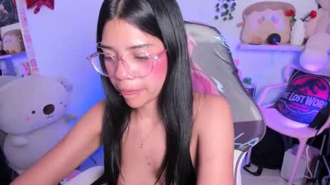  - independent model online show from October 31, 1:39 am