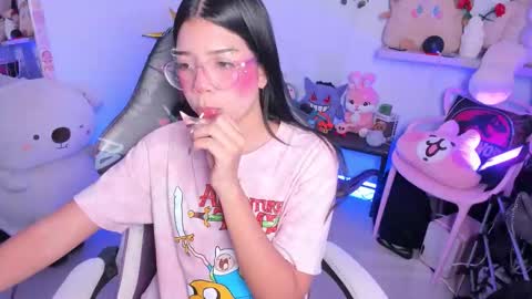  - independent model online show from November 3, 1:06 am