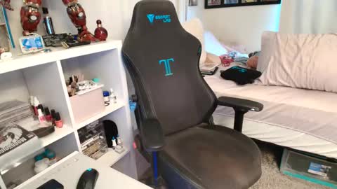 Sandra Love online show from March 19, 2:00 pm