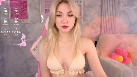 Snapshot of cutie_angels chatting on October 19, 3:55 am HelloMy name Eva online show from October 19, 3:55 am