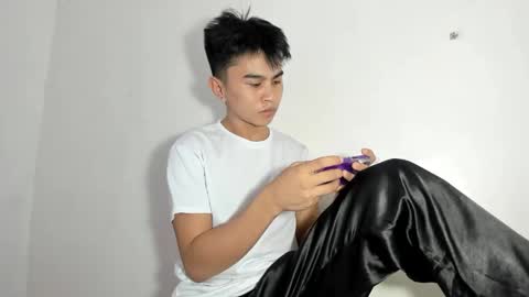 Snapshot of cutie_luwi chatting on October 15, 9:32 am luwi online show from October 15, 9:32 am