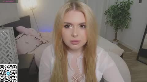 cutie_nomy18 online show from November 3, 7:37 pm