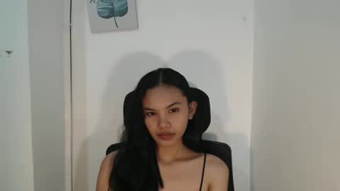 cutiee_lily2 online show from May 5, 10:21 am
