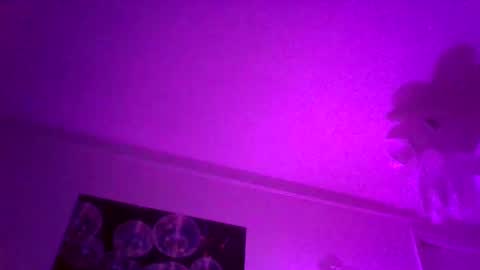 Snapshot of cutieoggg420 chatting on December 3, 2:09 am Cutieoggg420 online show from December 3, 2:09 am