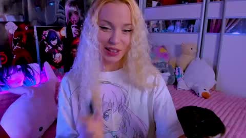 Nora online show from June 3, 8:25 pm