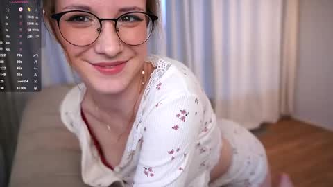 Cwen online show from April 12, 4:11 pm