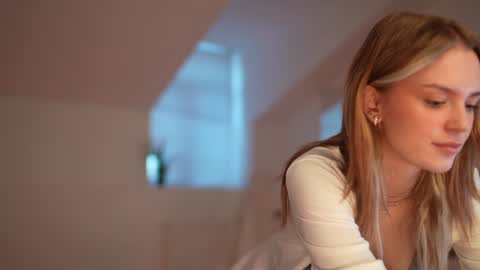 Snapshot of cyberheart_ chatting on December 4, 11:35 am EMILY online show from December 4, 11:35 am