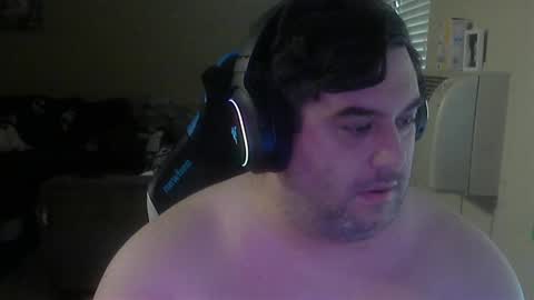 Snapshot of daddybody4u chatting on October 26, 5:34 pm daddybody4u online show from October 26, 5:34 pm